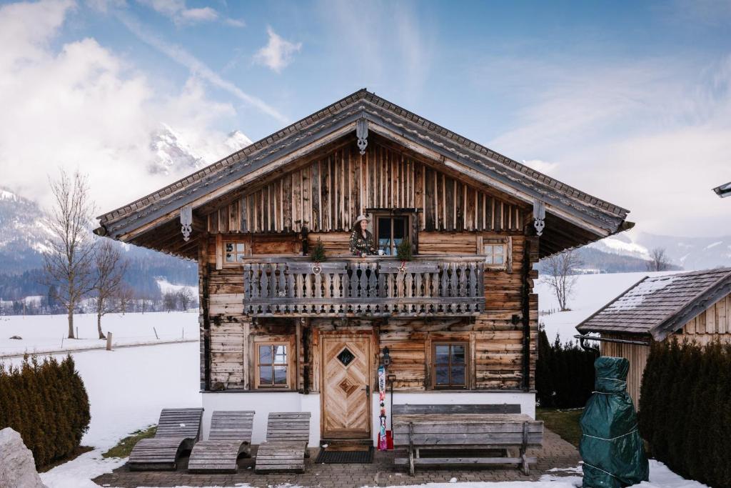 a log cabin with a balcony in the snow at Chalet Steinerner Meerblick in Saalfelden am Steinernen Meer