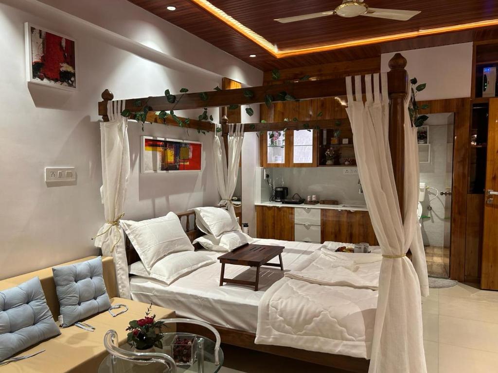 Ein Sitzbereich in der Unterkunft Jacuzzi Hut Staycation