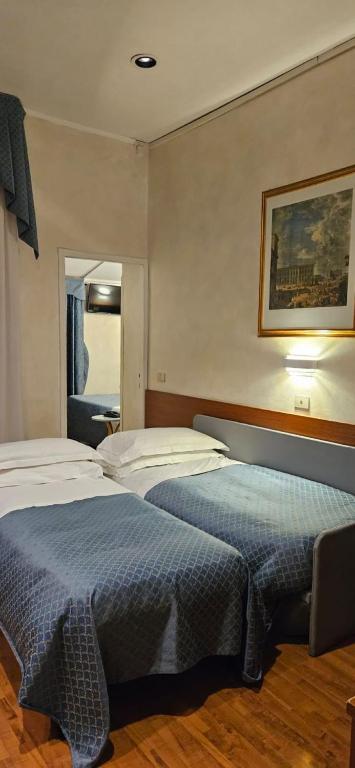 Ліжко або ліжка в номері Hotel Julia