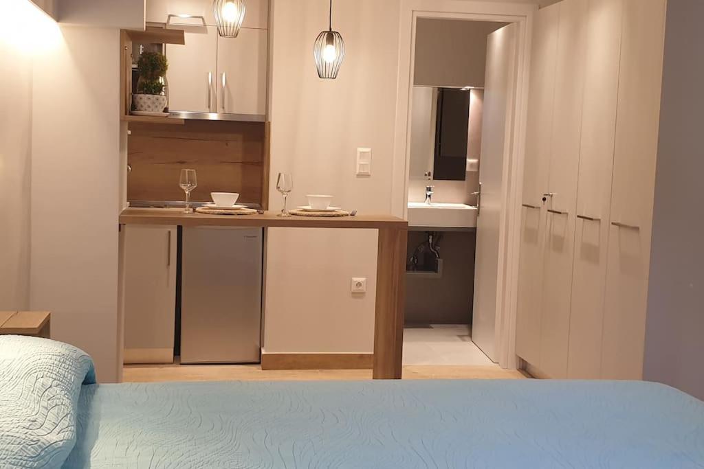 Stylish Studio near Athens Hilton, Self Check-in!