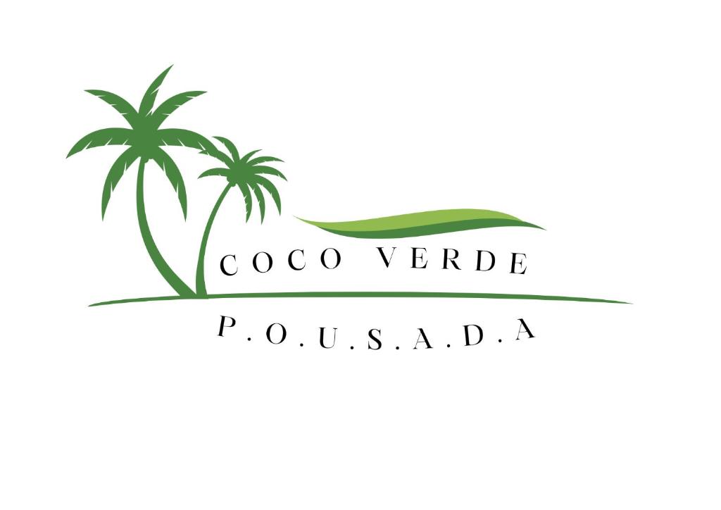 Pousada Coco Verde في باراتي: شعار نخلة على خلفية بيضاء