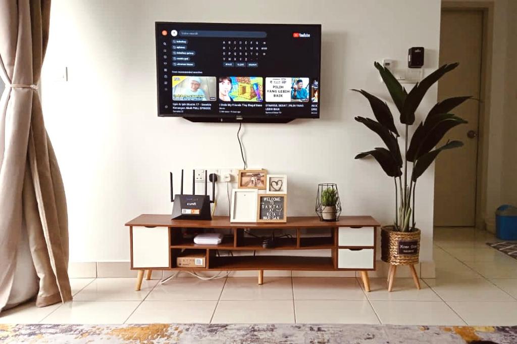 TV a/nebo společenská místnost v ubytování Santai at KotaWarisan KLIA Netflix