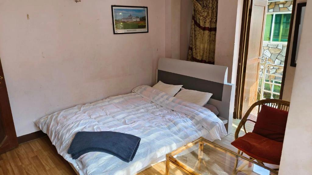 Postel nebo postele na pokoji v ubytování Monkey Temple Homestay