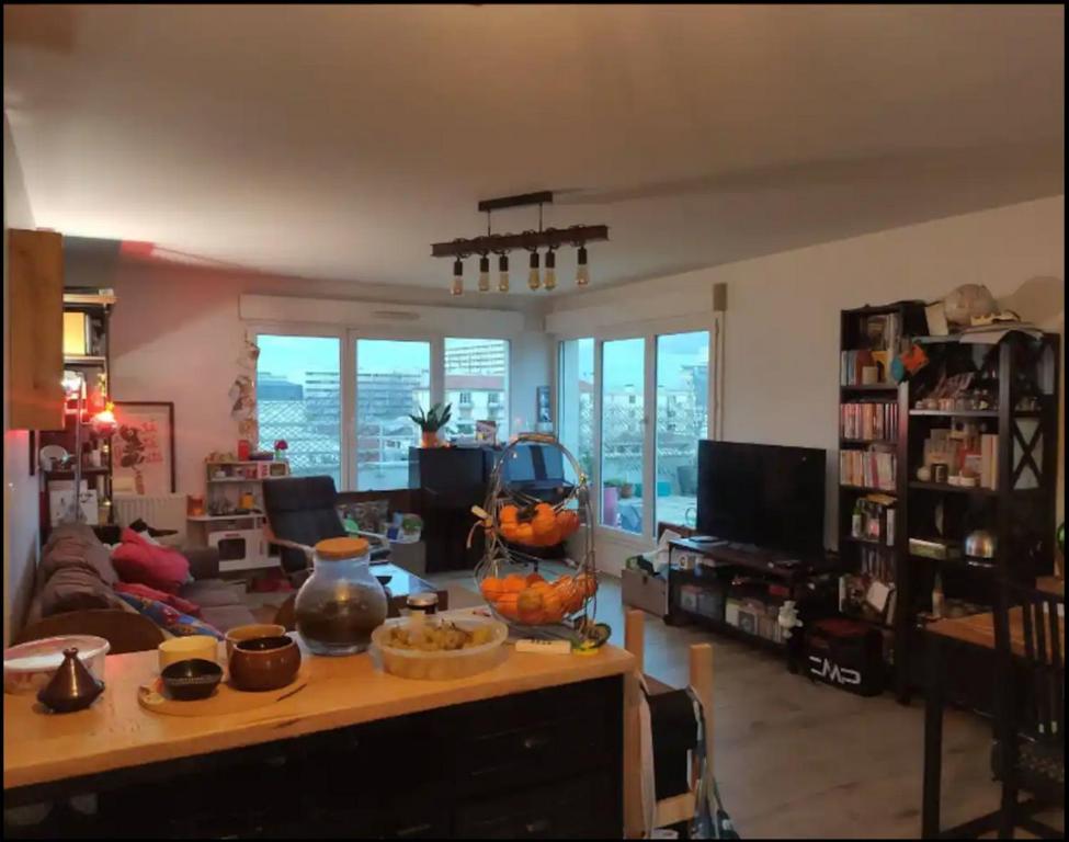 a living room with a table with fruit on it at Chambre chez l&#39;habitant en rooftop in Ivry-sur-Seine