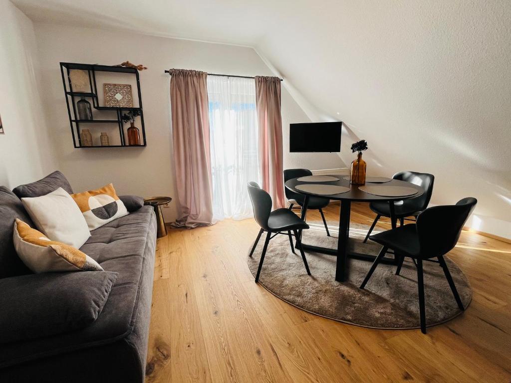 a living room with a table and chairs and a couch at FeWo 2 an der historischen Bahnlinie in Leutkirch im Allgäu