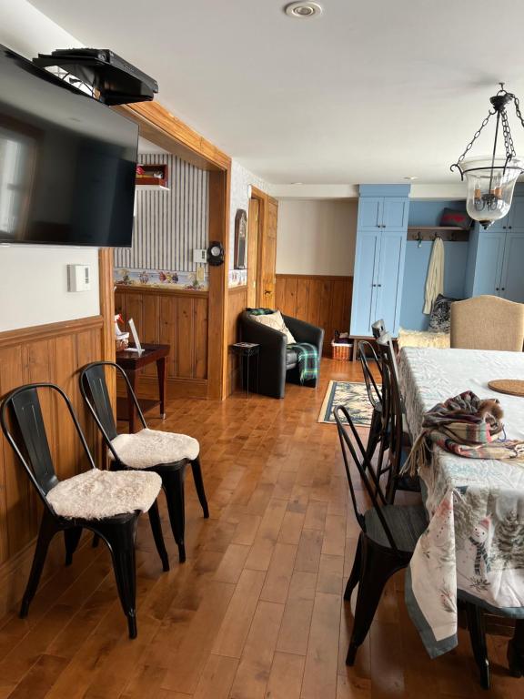 Posezení v ubytování Chalets Plage St-Jean