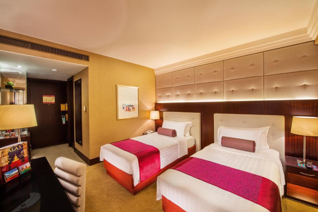 Postel nebo postele na pokoji v ubytování Broadway Hotel