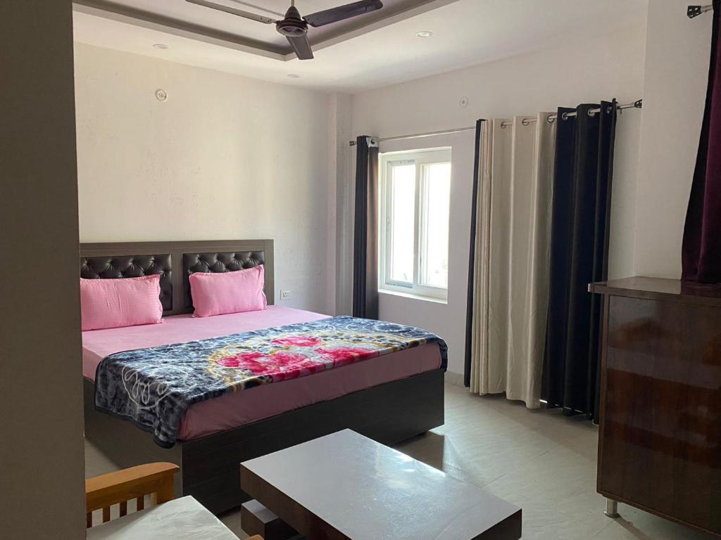 Lova arba lovos apgyvendinimo įstaigoje Rudraksh homes