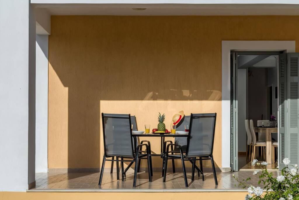 a patio with a table and chairs on a balcony at Irene's House in Lassi