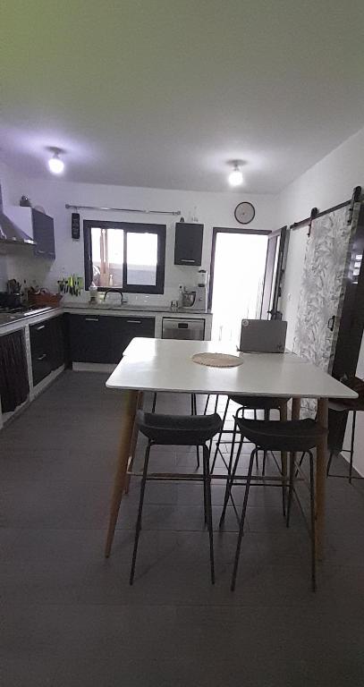 a kitchen with a table and chairs in a room at Chambre diamants in Saint-Pierre