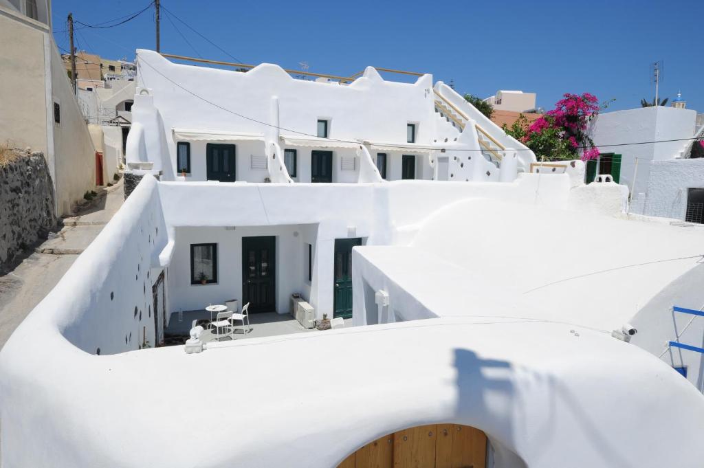 Manias Fira Residences - 13