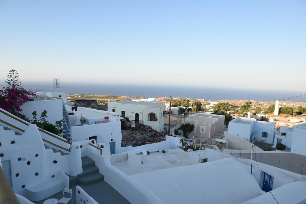 Manias Fira Residences - 14