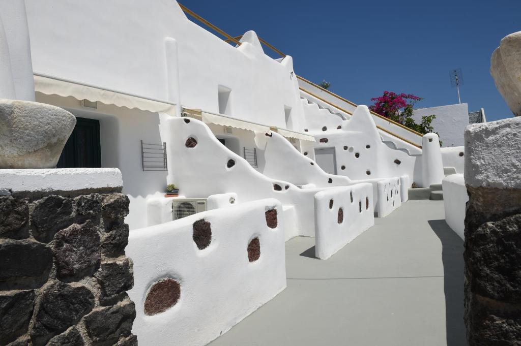 Manias Fira Residences - 15