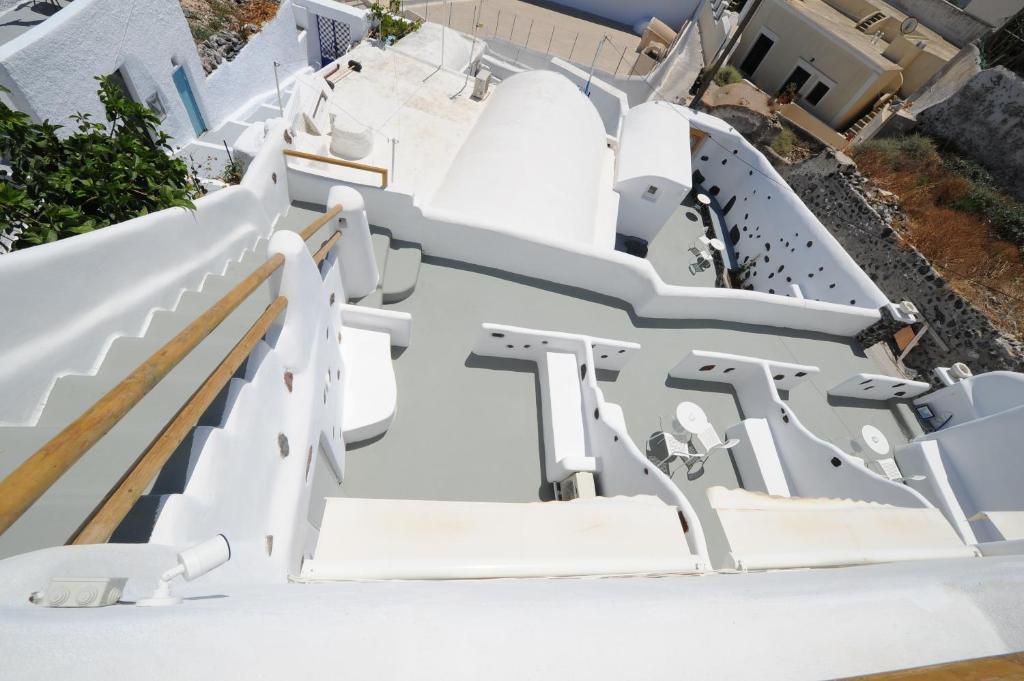 Manias Fira Residences - 16