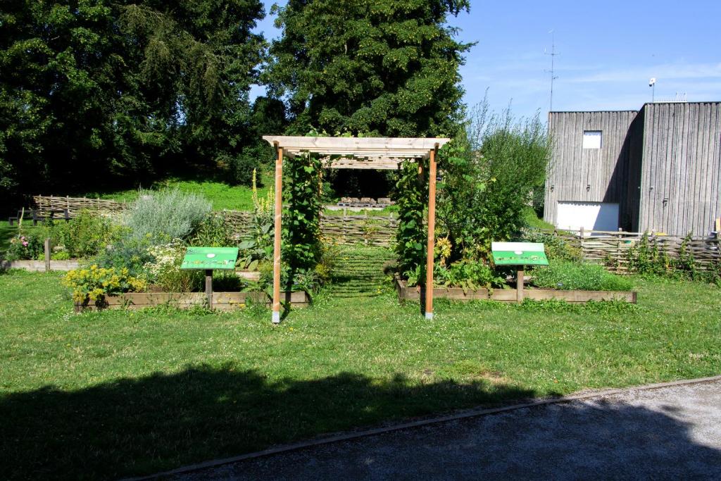 a garden with a pergola in the grass at La Domus Lemaitre 1, plain-pied, Wifi , TV, parking, jardin 
