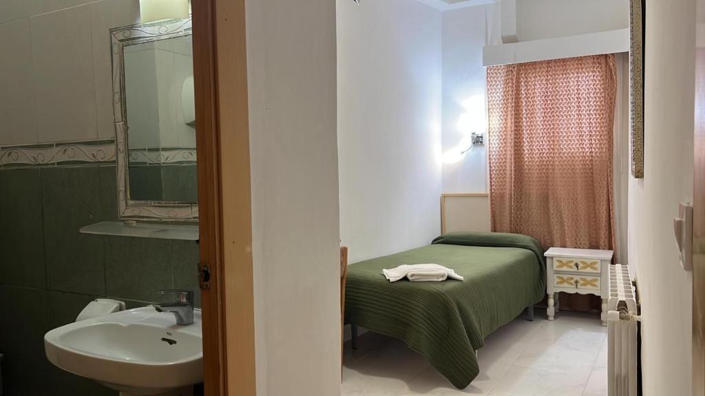 Koupelna v ubytování Hostal Alhambra Tarragona