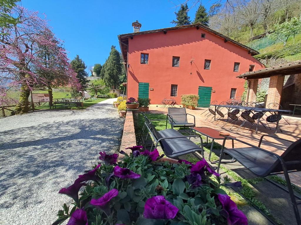 A garden outside Agriturismo la Torre