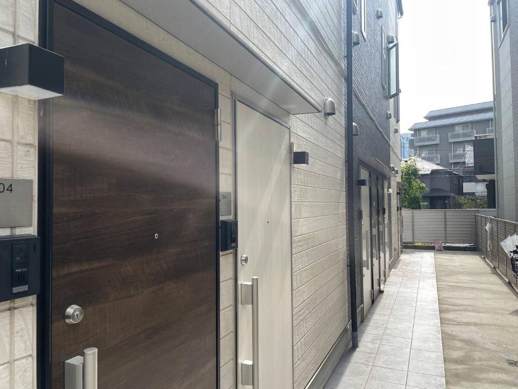 Снимка в галерията на Shinjuku新宿近新建公&干湿分离&智能马桶&浴室烘干机能&高速无限制网路&最近地铁步行8分钟BE102 в Токио
