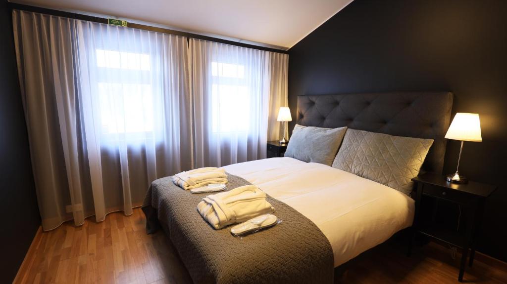 Un pat sau paturi într-o cameră la Tindasel Lodge