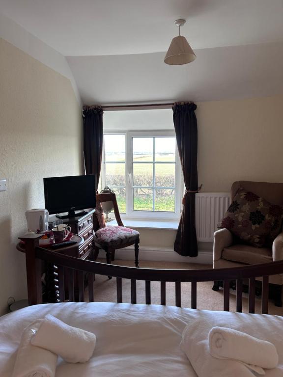 Lucy Cross Guest House - Double Room With Private Bathroom
