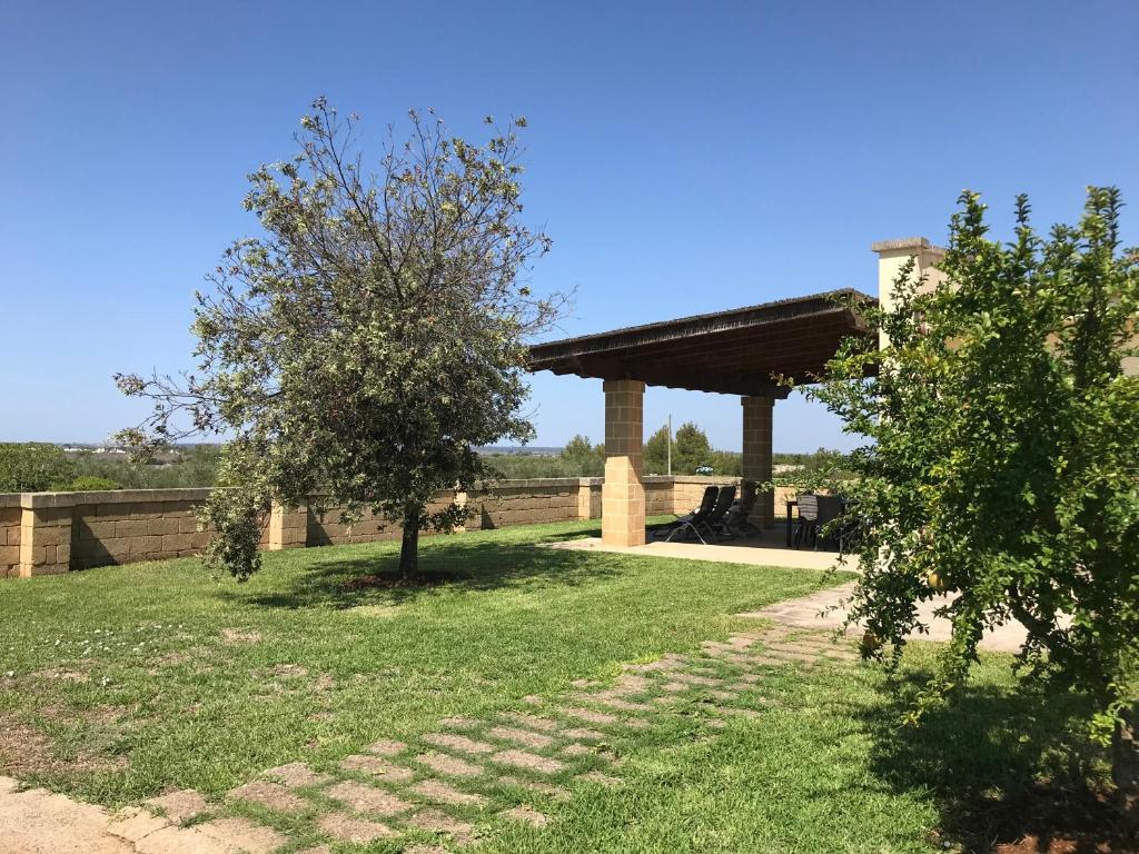 a garden with a pavilion and a tree at Casa del Sol in Castiglione dʼOtranto