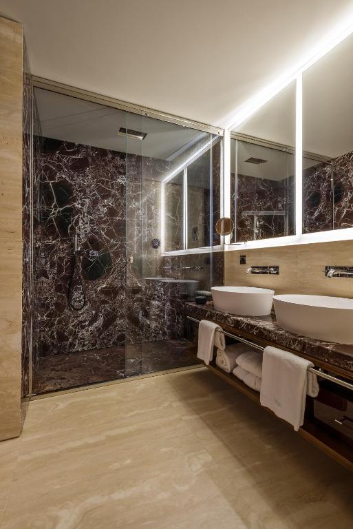 Koupelna v ubytování Fendi Private Suites - Small Luxury Hotels of the World