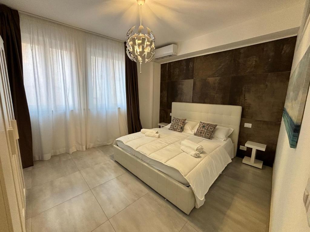 A bed or beds in a room at Appartamento suite Anfitrite