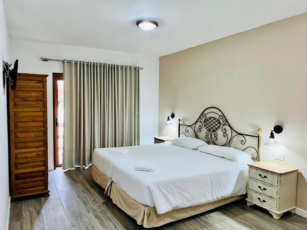 A bed or beds in a room at Apartamentos Frontera