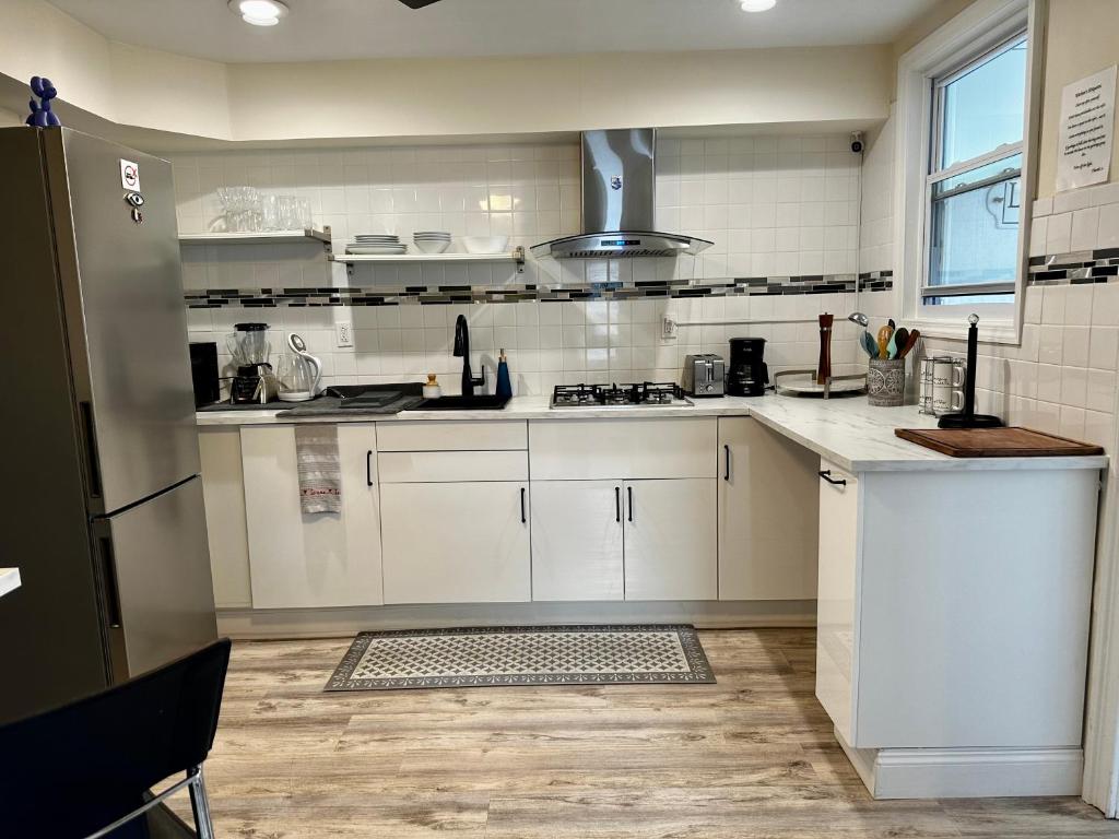 Kuchyň nebo kuchyňský kout v ubytování 3-A Diamond in Yonkers, NY