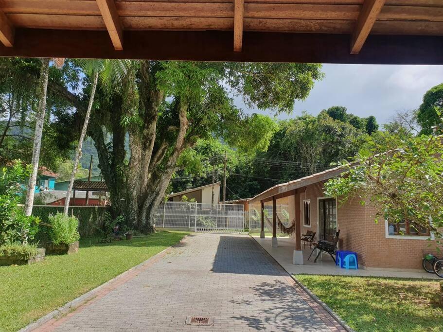 Aed väljaspool majutusasutust Casa de Praia Barra Seca Pé na Areia