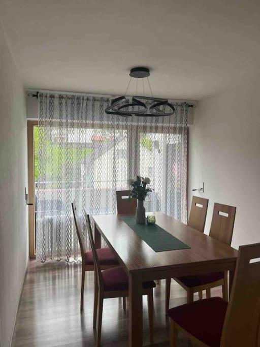 Fotografie z fotogalerie ubytování Ferienwohnung OUTLETCITY Metzingen v destinaci Metzingen