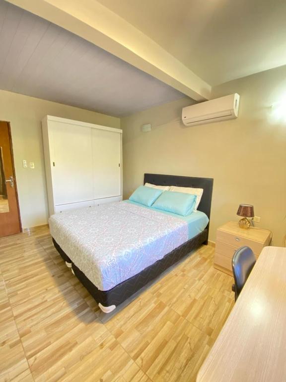 Postel nebo postele na pokoji v ubytování Apartamento entero en Caacupé.