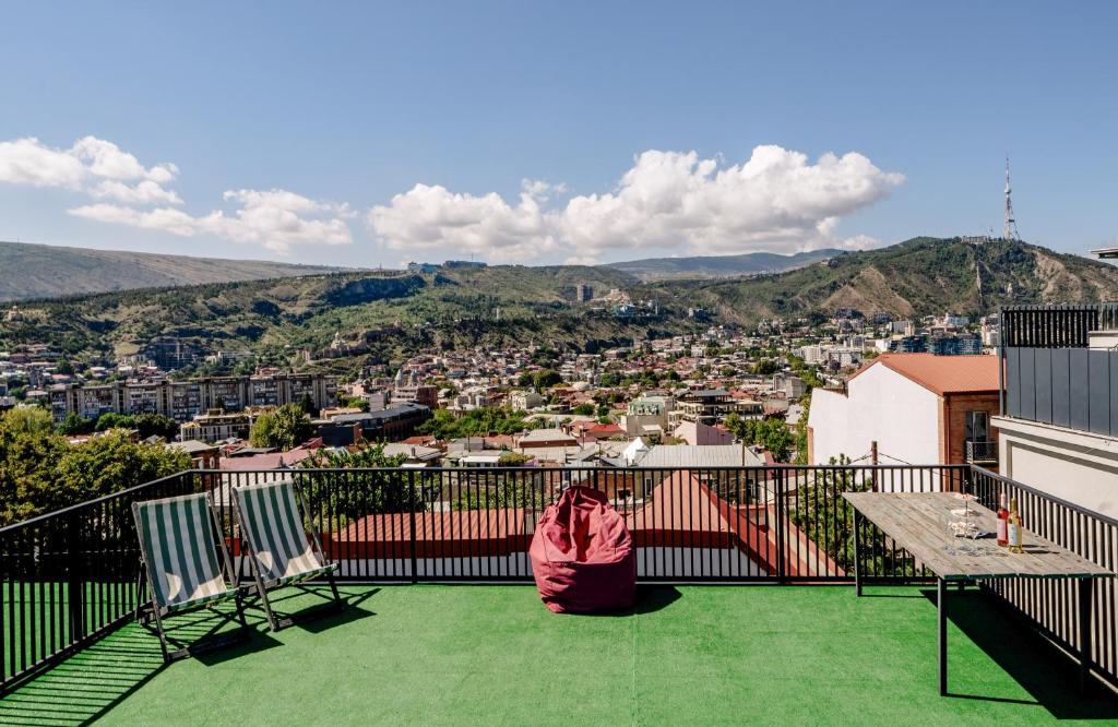 Nespecifikovaný výhled na hory nebo výhled na hory při pohledu z hotelu