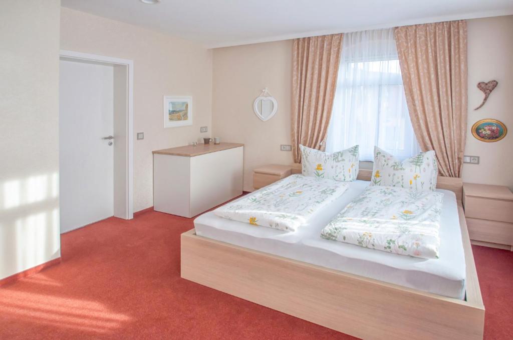 Postel nebo postele na pokoji v ubytování Dampfschiffhotel