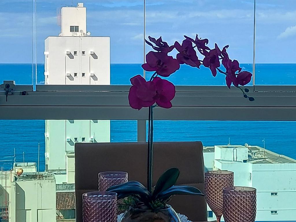 Ivana Imoveis - Vários Aptos de Temporada mesmo Prédio na Praia do Morro - Apartamento Con Vistas Al Mar