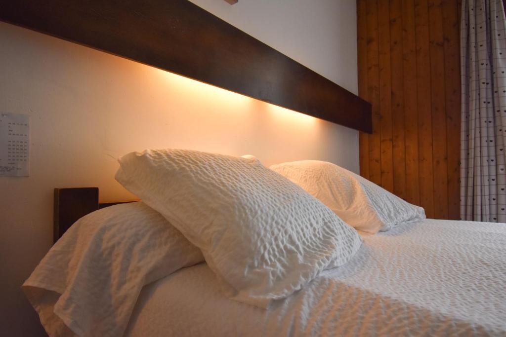 Postel nebo postele na pokoji v ubytování Hôtel Le Chinfrey