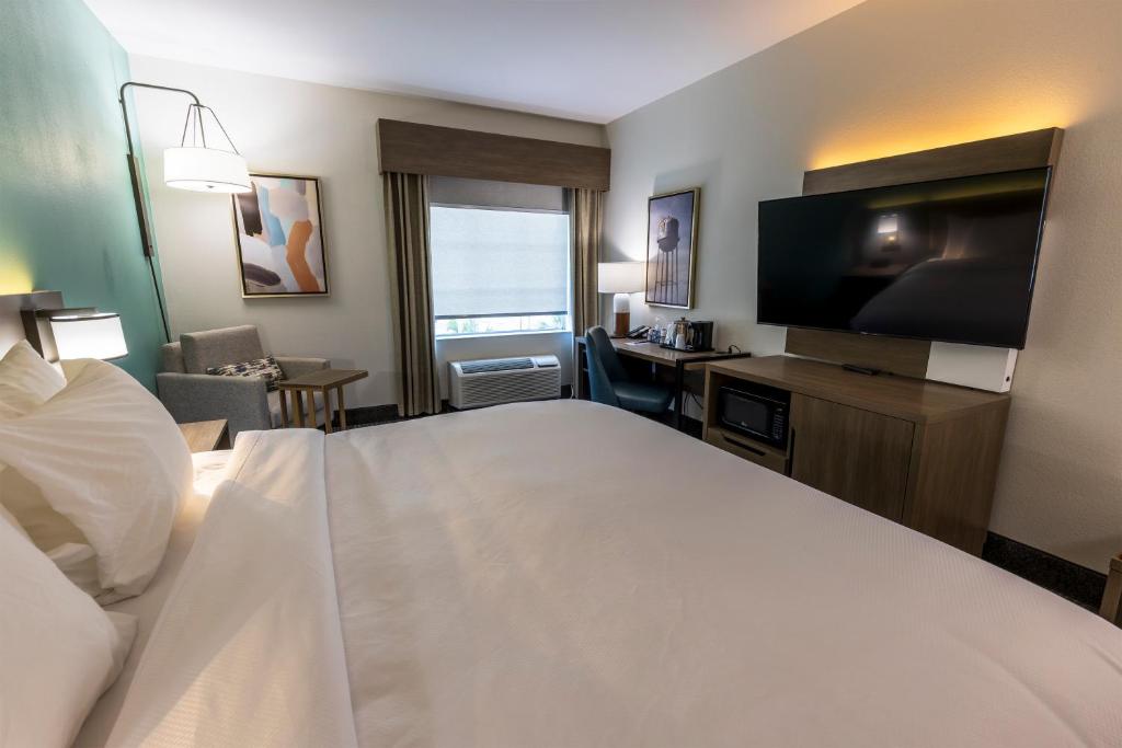 Comfort Inn & Suites New Iberia - Avery Island - Habitación Con Cama Extragrande - No Fumadores
