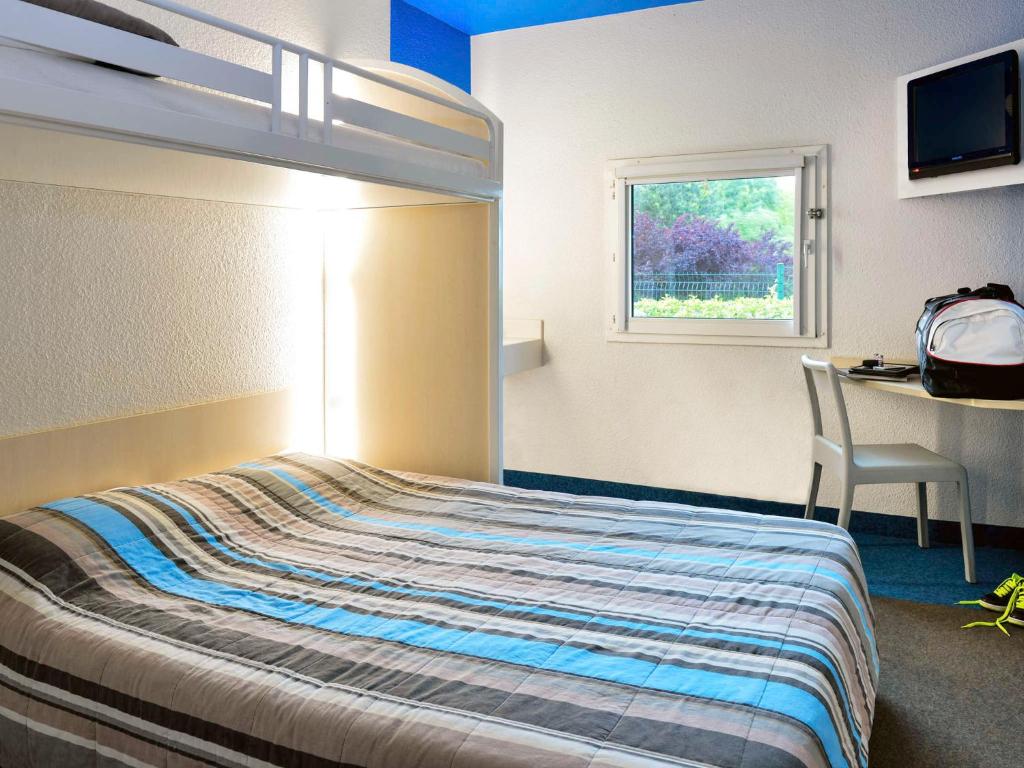 Postel nebo postele na pokoji v ubytování KRYSTAL HOTEL