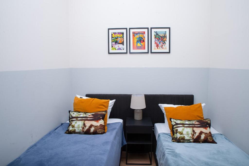 two beds sitting next to each other in a room at BIG CENTRAL CITY APARTMENT in Berlin