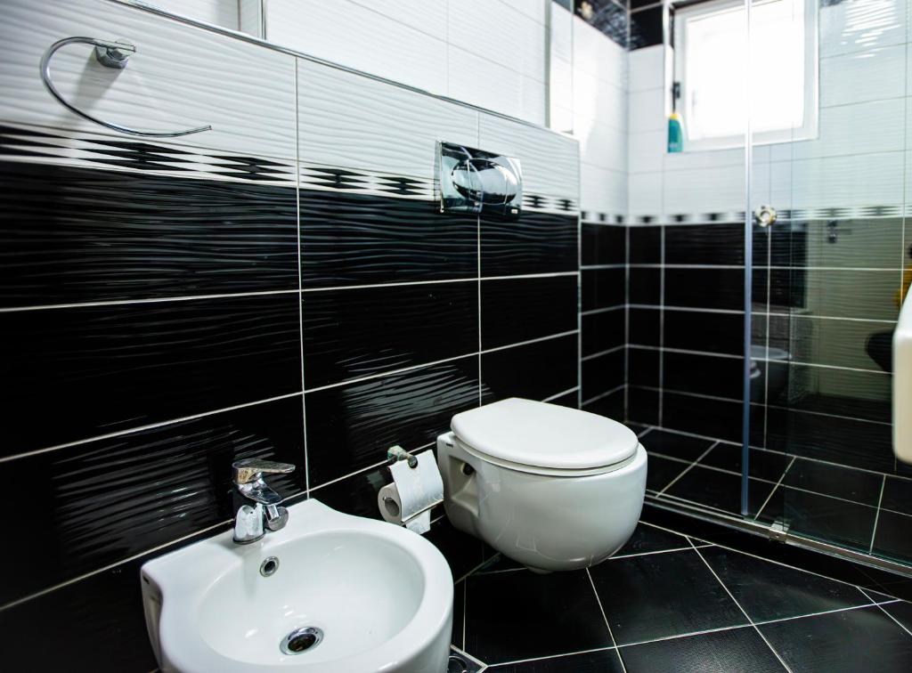 Two bedroom apartament in Myslym Shyri - Image 3