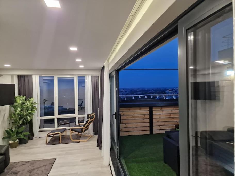 Image showcasing Climate Friendly Estates: 5 Exceptional Eco Homes 2025