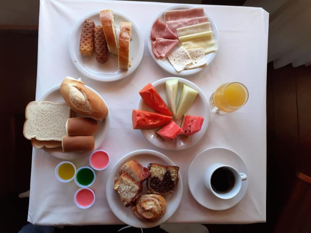 Frühstücksoptionen für Gäste der Unterkunft Pousada dos Atobás