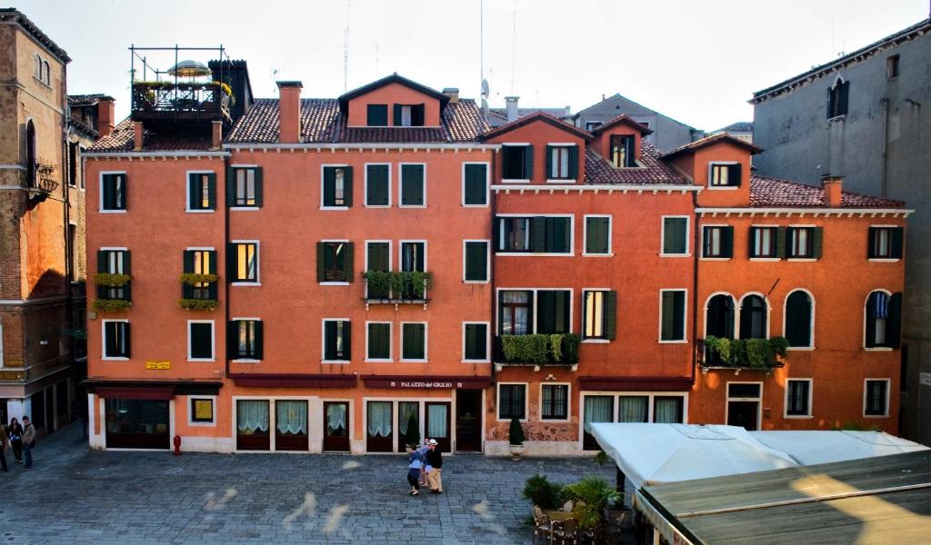 Budova, kde se hotel nachází