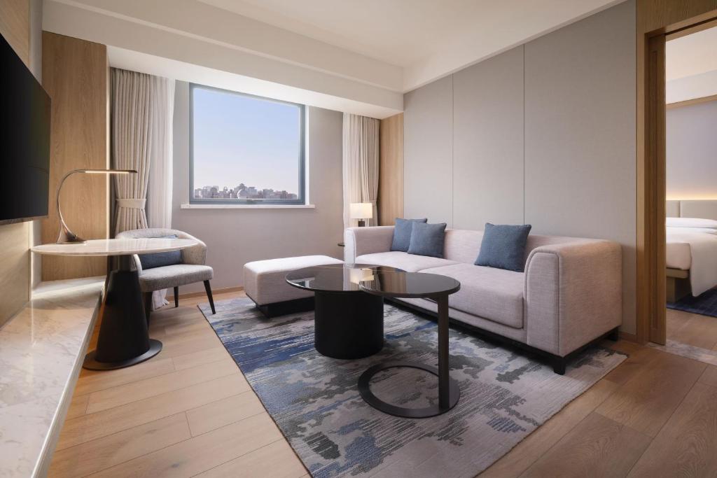 Posezení v ubytování Courtyard By Marriott Shanghai Xujiahui