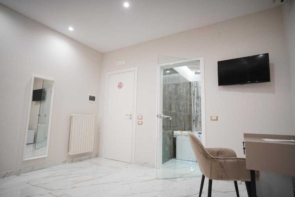 TV a/nebo společenská místnost v ubytování REDAMARE SUITE
