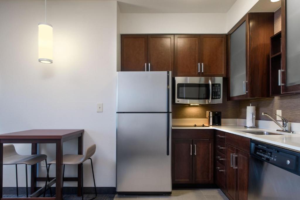 Kuchyň nebo kuchyňský kout v ubytování Residence Inn by Marriott Tempe Downtown/University