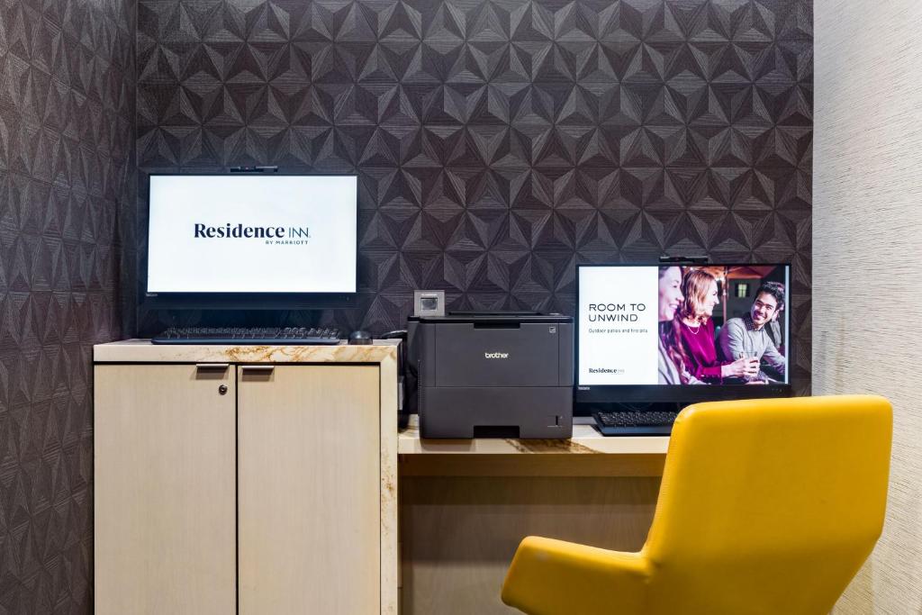 TV a/nebo společenská místnost v ubytování Residence Inn by Marriott Tempe Downtown/University