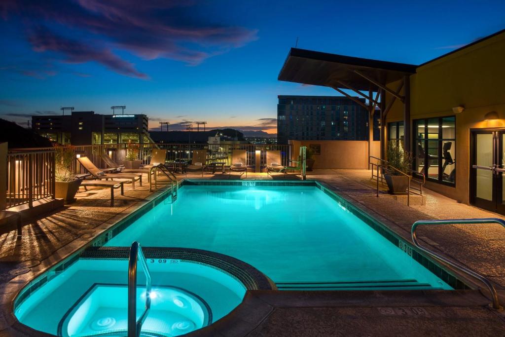 Bazén v ubytování Residence Inn by Marriott Tempe Downtown/University nebo v jeho okolí