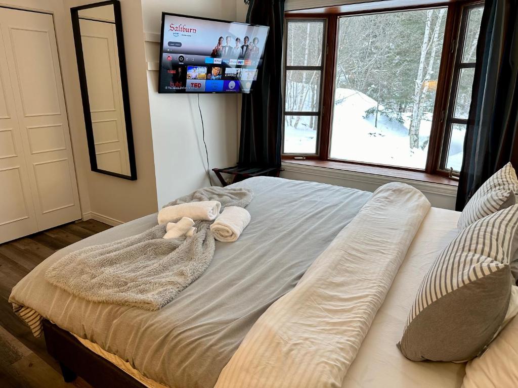 Postel nebo postele na pokoji v ubytování Le Plateau by Tremblant Vacations