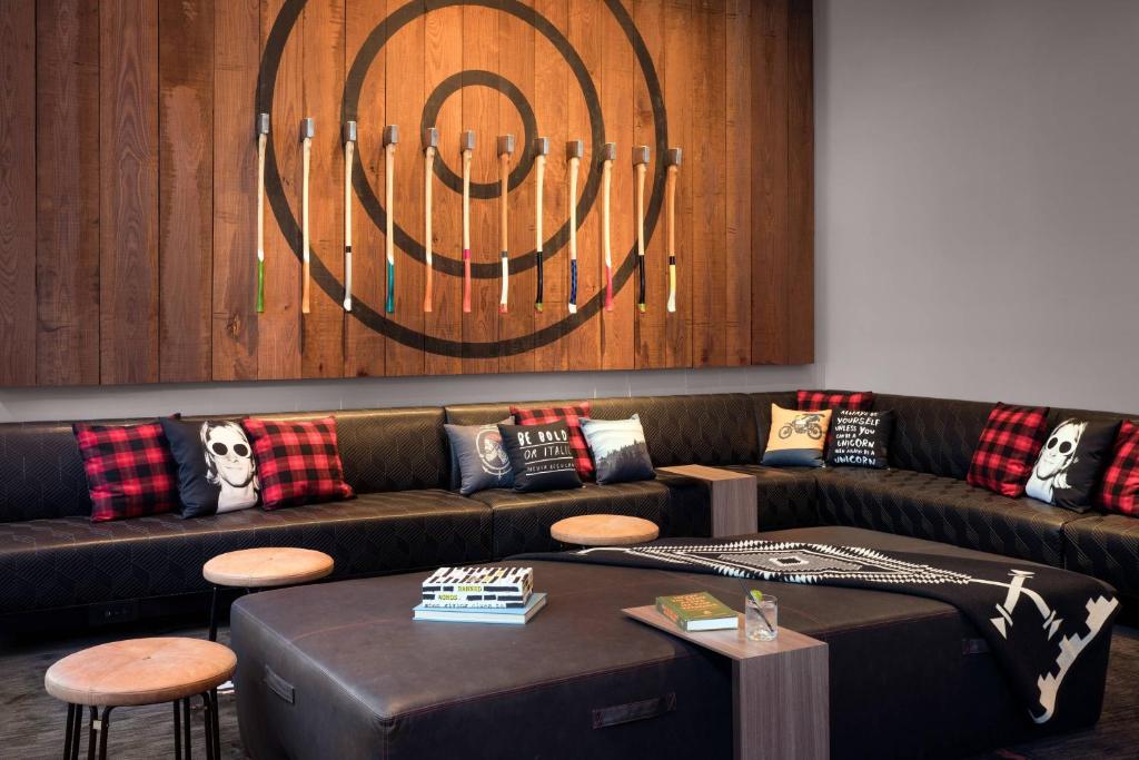 Posezení v ubytování MOXY Seattle Downtown
